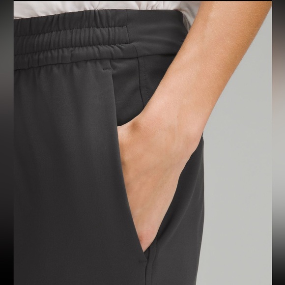 Tapered-Leg Mid-Rise 7/8 Pant *Luxtreme - Picture 4 of 11